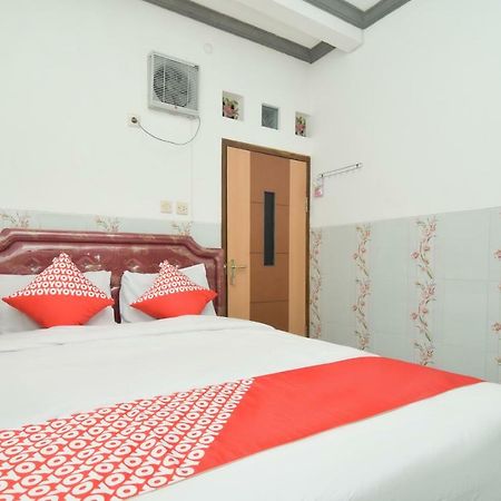 Dua Putri Villa Pasuruan Exteriör bild