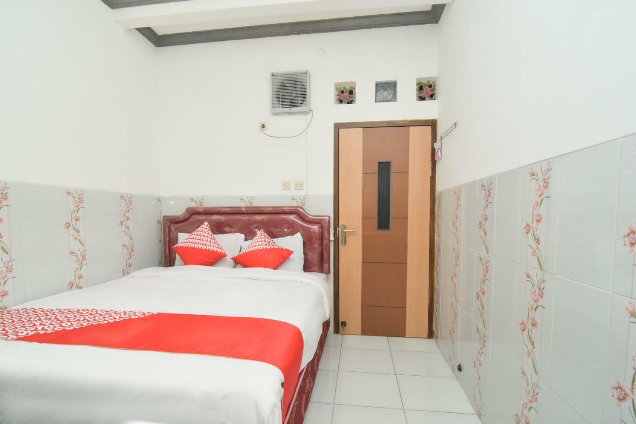 Dua Putri Villa Pasuruan Exteriör bild