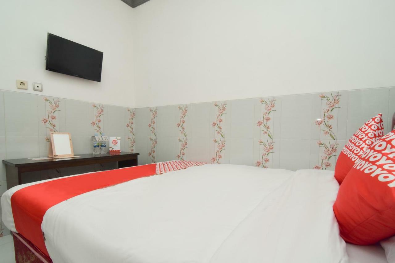 Dua Putri Villa Pasuruan Exteriör bild