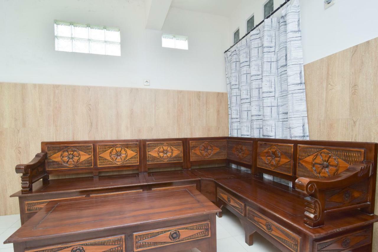 Dua Putri Villa Pasuruan Exteriör bild