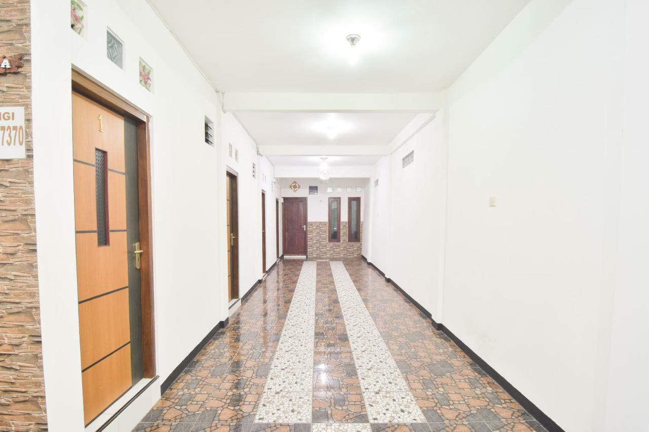 Dua Putri Villa Pasuruan Exteriör bild