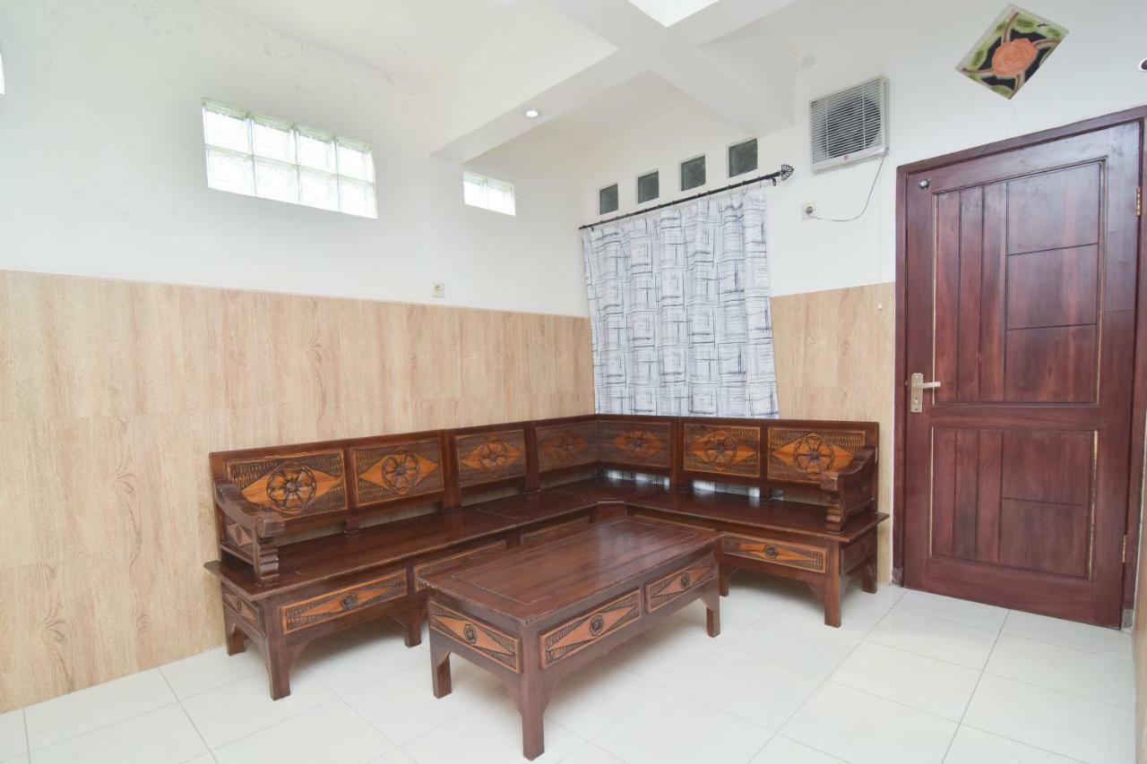 Dua Putri Villa Pasuruan Exteriör bild