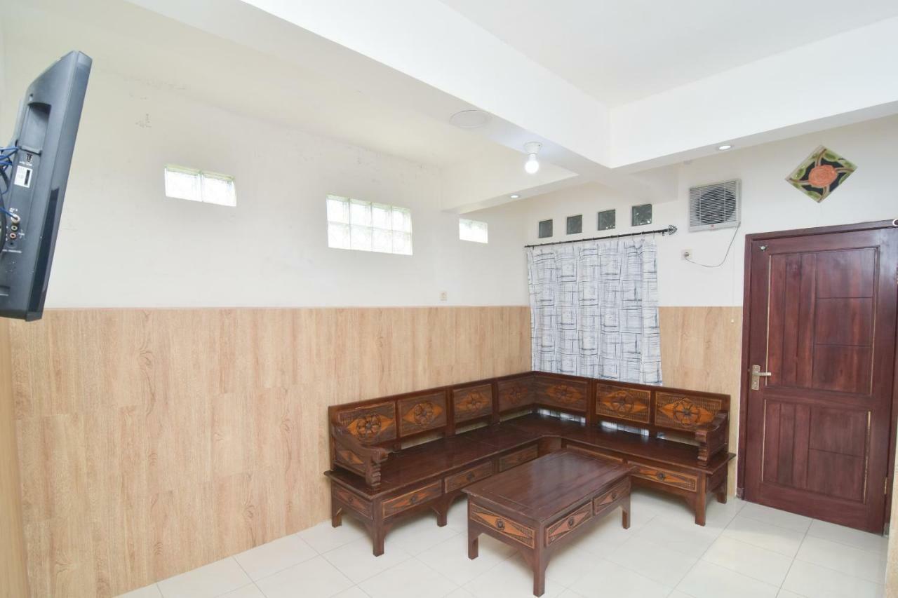 Dua Putri Villa Pasuruan Exteriör bild